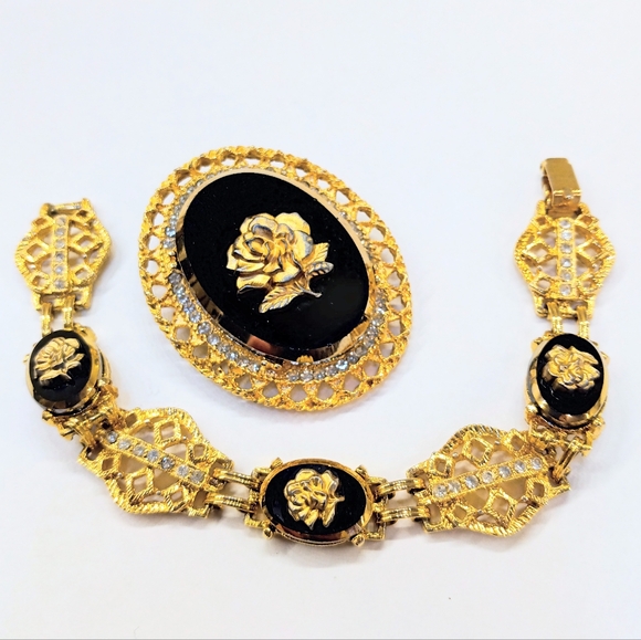 Vintage Jewelry - Vintage Celebrity Signed Brooch Bracelet Set
